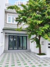 Cho thuê nhà 5x25m, 4 phòng ngủ, hẻm xe hơi Lê Văn Lương, có sân để xe hơi, giá 14 triệu