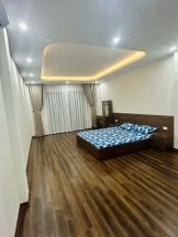 Cho thuê nhà 6 tầng x thang máy 50m cực đẹp tại ngõ 572 Ngọc Thụy