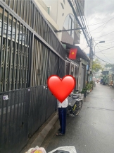 Cho thuê nhà mặt nguyên căn có gác, có thể kinh doanh và ở lại.