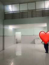 Cho thuê nhà mặt nguyên căn có gác, có thể kinh doanh và ở lại.