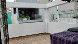 CHO THUÊ NHÀ MỚI 3 MẶT TIỀN: 1 TRỆT 2 LẦU + SÂN THƯỢNG, DTSD: 105M2, 2PN, FULL NỘI THẤT, P.BẾN THÀNH, Q.1