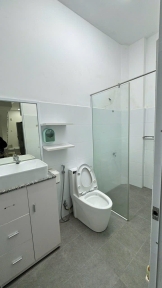 CHO THUÊ NHÀ NGUYÊN CĂN 2 TẦNG HẺM THÁP BÀ GẦN BIỂN