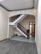 Cho thuê nhà Nguyên Căn Ngọc Thụy 70m tầng 3 ngủ- đủ nội thât 8tr/ tháng