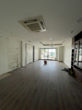 Cho thuê nhà phố kinh doanh 92 La Thành , 7 tầng có hầm để xe rộng rãi, vị trí đắc địa