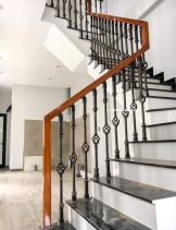Mình cho thuê nhà lô góc, mới, Nam Trung Yên; vỉa hè 97m2* 5T- 31 Tr